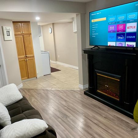 1 Room In A Cozy And Beautiful Basement 圭尔夫 外观 照片