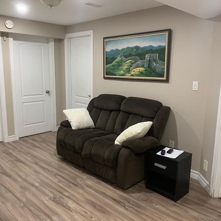 1 Room In A Cozy And Beautiful Basement 圭尔夫 外观 照片