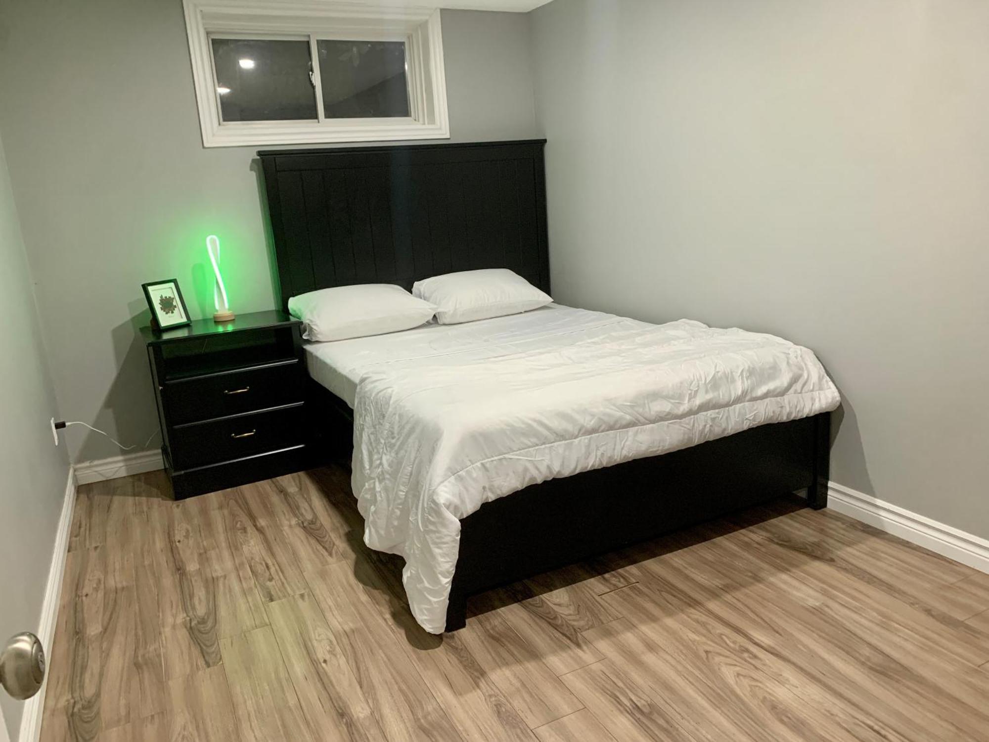 1 Room In A Cozy And Beautiful Basement 圭尔夫 外观 照片