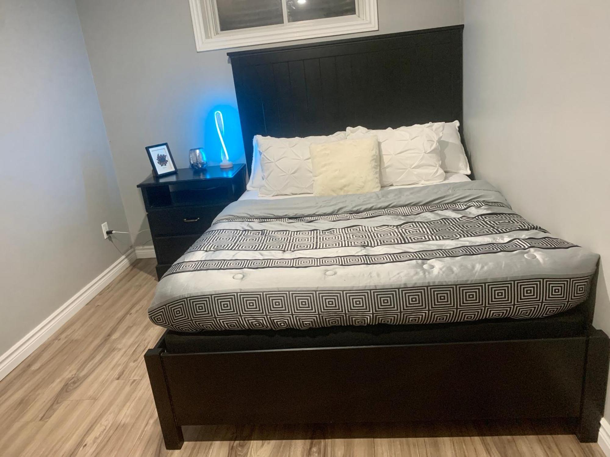 1 Room In A Cozy And Beautiful Basement 圭尔夫 外观 照片