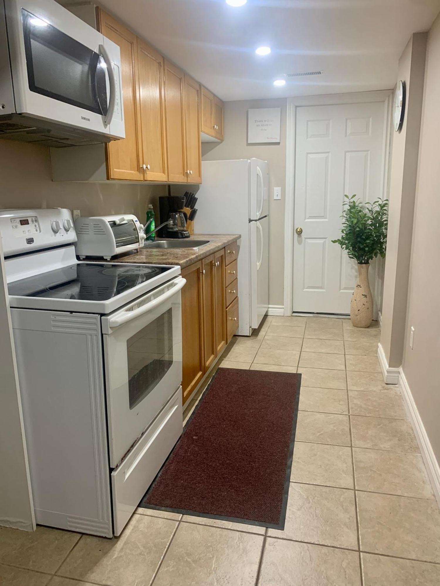1 Room In A Cozy And Beautiful Basement 圭尔夫 外观 照片