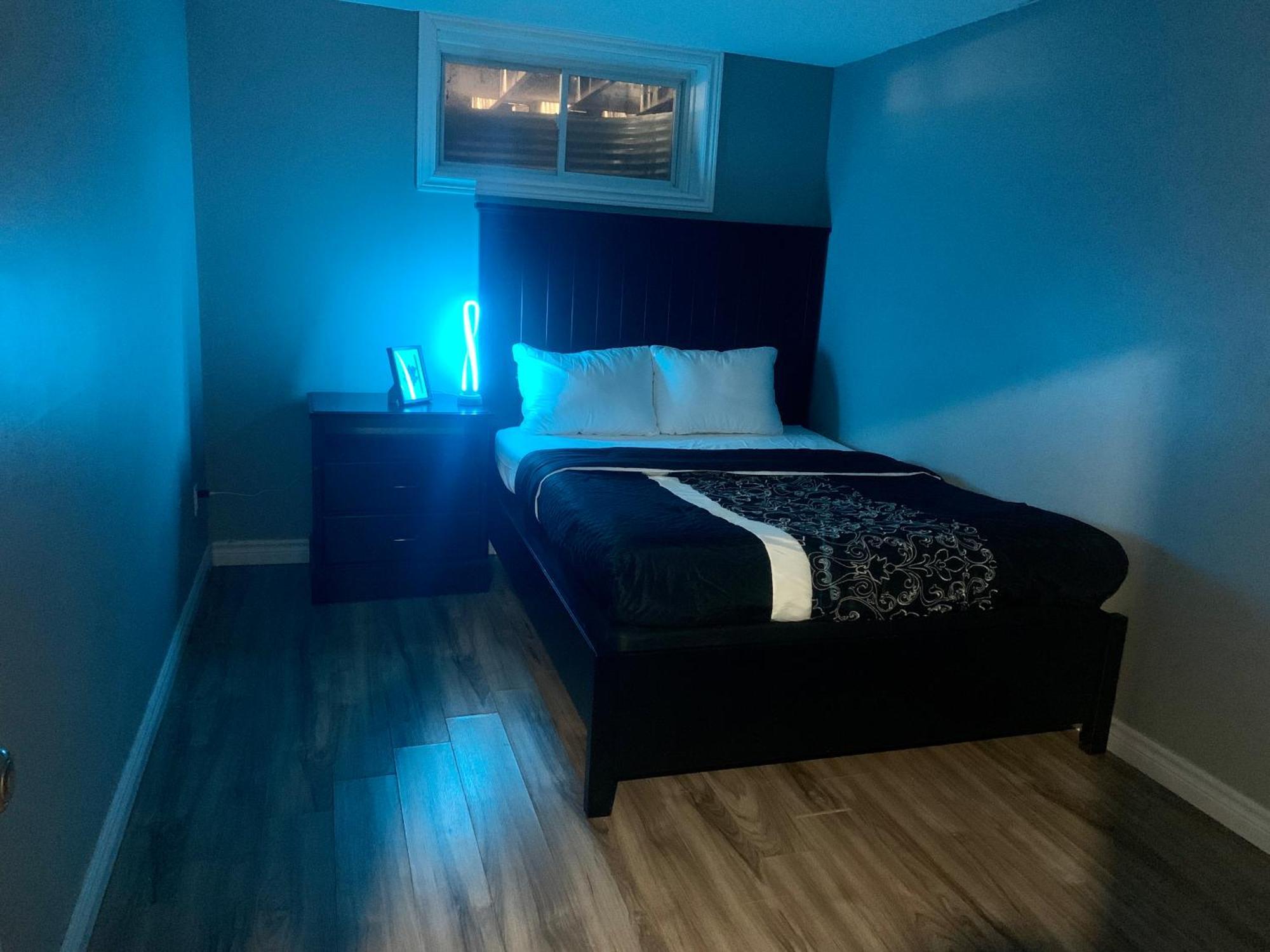 1 Room In A Cozy And Beautiful Basement 圭尔夫 外观 照片